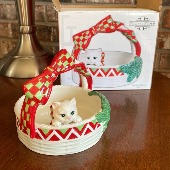 Fitz and Floyd Other - FITZ and FLOYD Yuletide Kitten basket candy dish. Comes with original box.